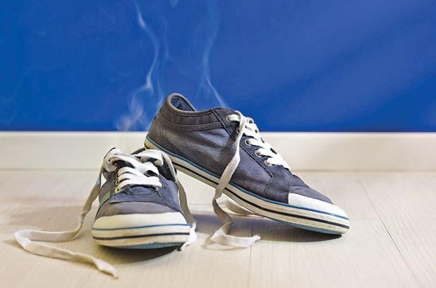 Cum să scapi de mirosul de pantofi