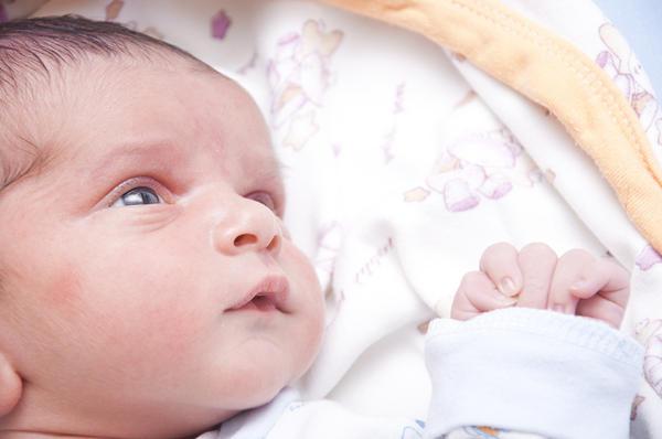 A doua lună a vieții unui nou-născut: somn, plimbări și dezvoltare