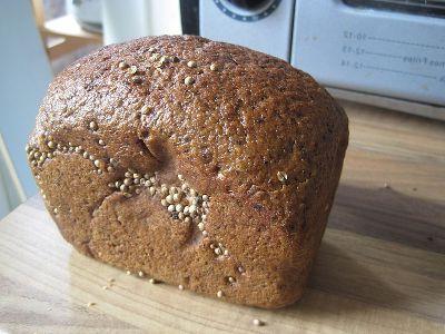 Pâine Borodino: istorie și o rețetă modernă pentru un producător de paine