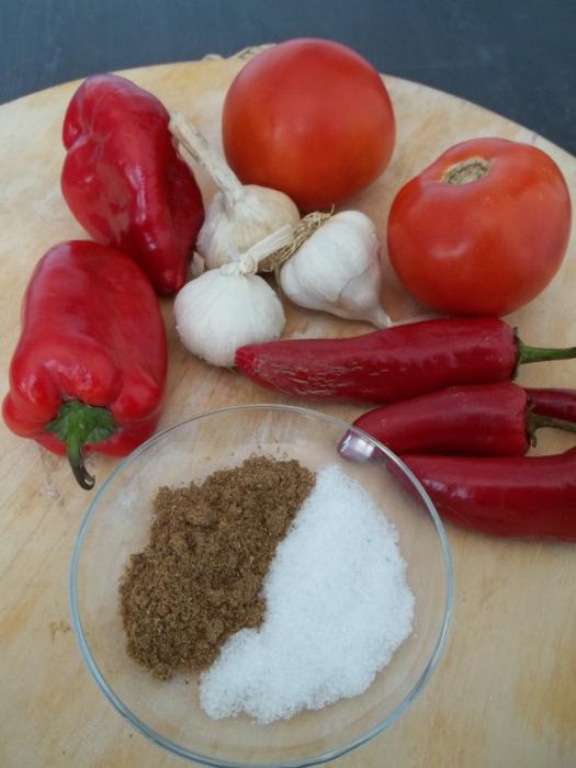 Preparate delicioase de casă: Adjika din roșii, rețetă pentru iarnă