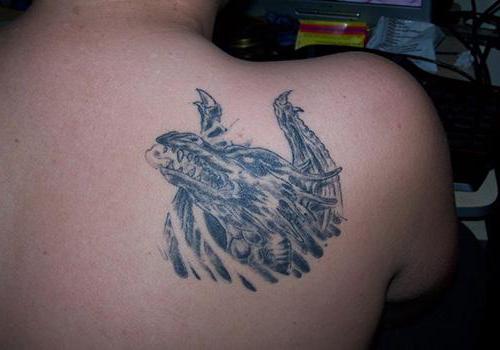 dragon tatuaj pe umăr