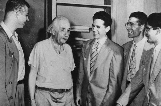 Premiul Nobel pentru Einstein pentru teoria efectului fotoelectric