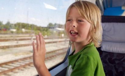 Trebuie să plătiți un bilet pentru copii atâta timp cât doriți (pentru un tren și un avion)? Alte caracteristici ale achiziției de documente de transport asupra copiilor