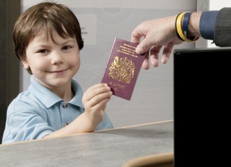 Procedura de schimb de pașapoarte la vârsta de 20 și 45 de ani